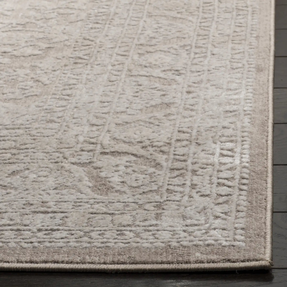 Safavieh Reflection 4'-0" x 6'-0" Rug in Beige / Cream