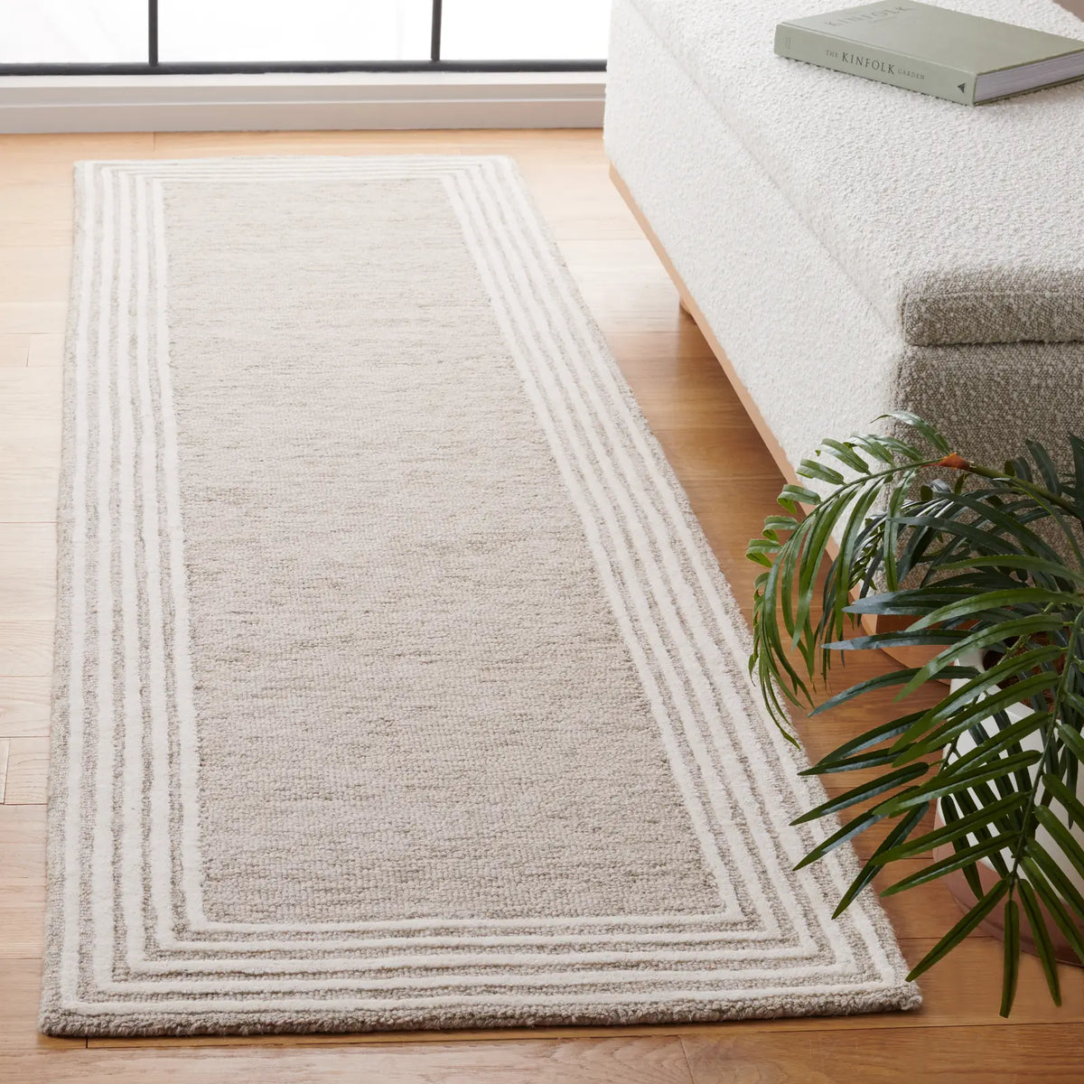 Safavieh Abstract 2'-3" x 8'-0" Rug in Beige / Ivory