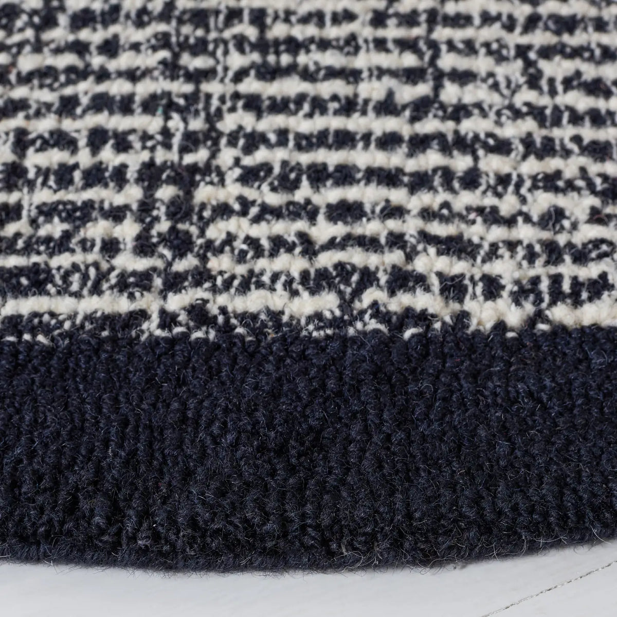Safavieh Metro 6'-0" x 6'-0" Rug in Ivory / Black
