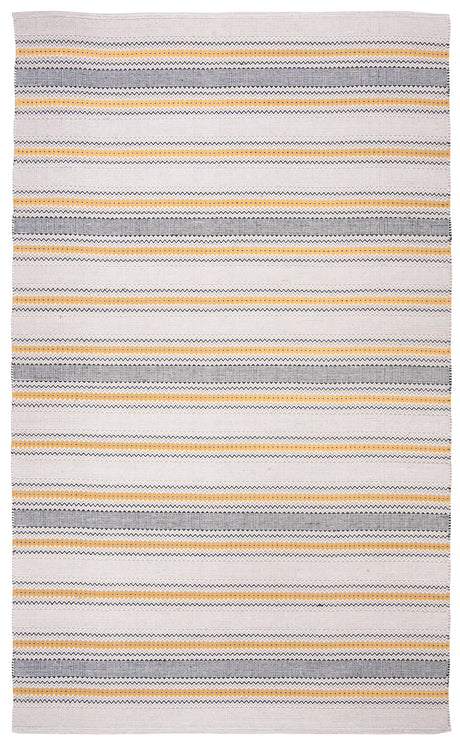 Safavieh Montauk 4'-0" x 6'-0" Rug in Gold / Beige