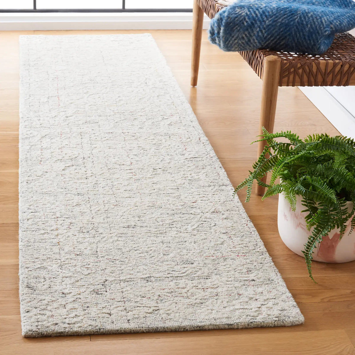 Safavieh Metro 2'-3" x 9'-0" Rug in Grey / Ivory