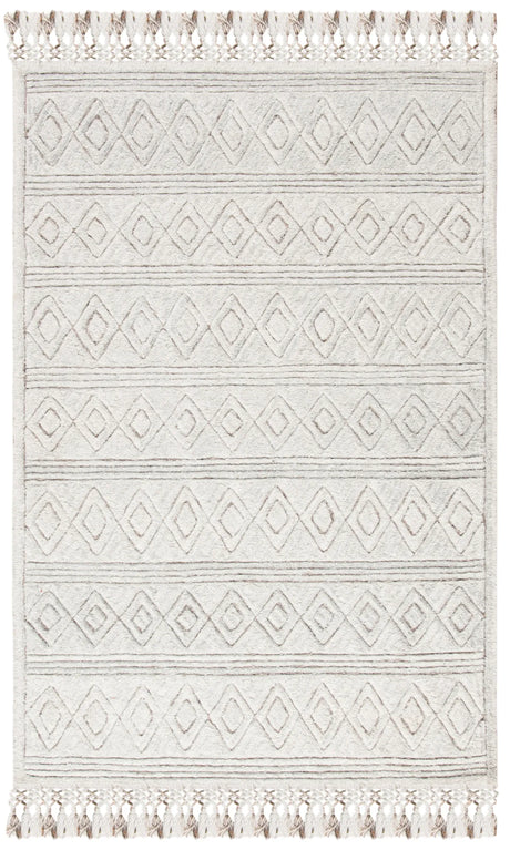 Safavieh Casablanca 4'-0" x 6'-0" Rug in Silver