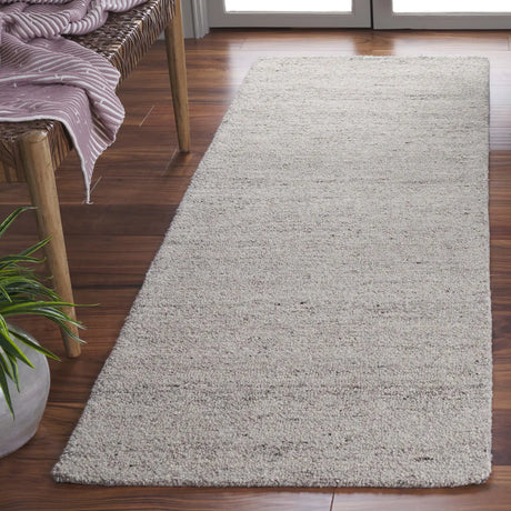 Safavieh Himalaya 2'-3" x 8'-0" Rug in Beige / Light Grey