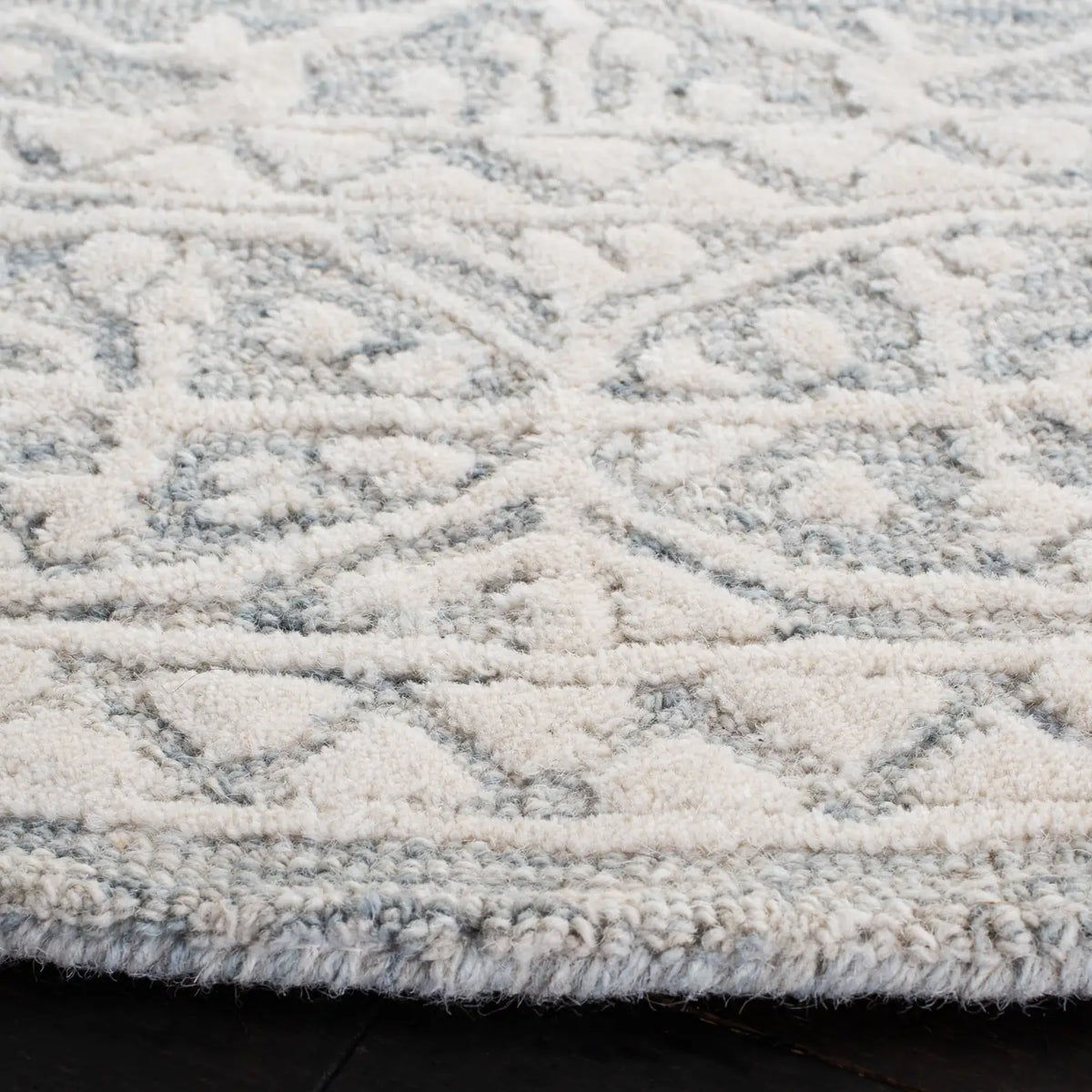 Safavieh Metro 6'-0" x 6'-0" Rug in Light Grey / Ivory