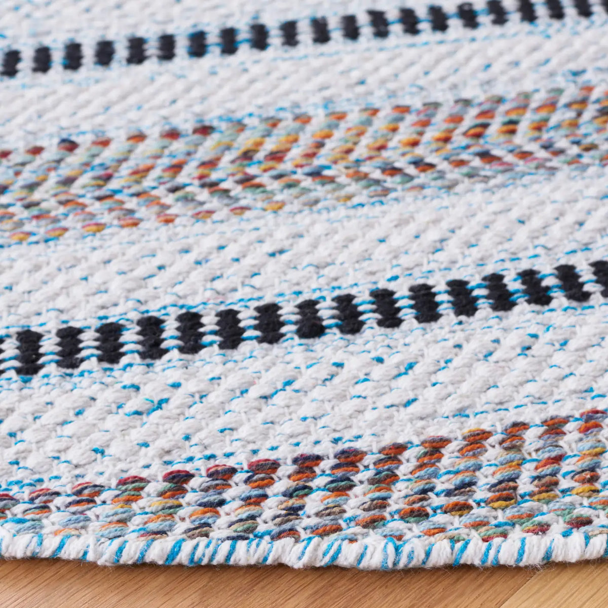 Safavieh Montauk 6'-0" x 6'-0" Rug in Turquoise / Ivory