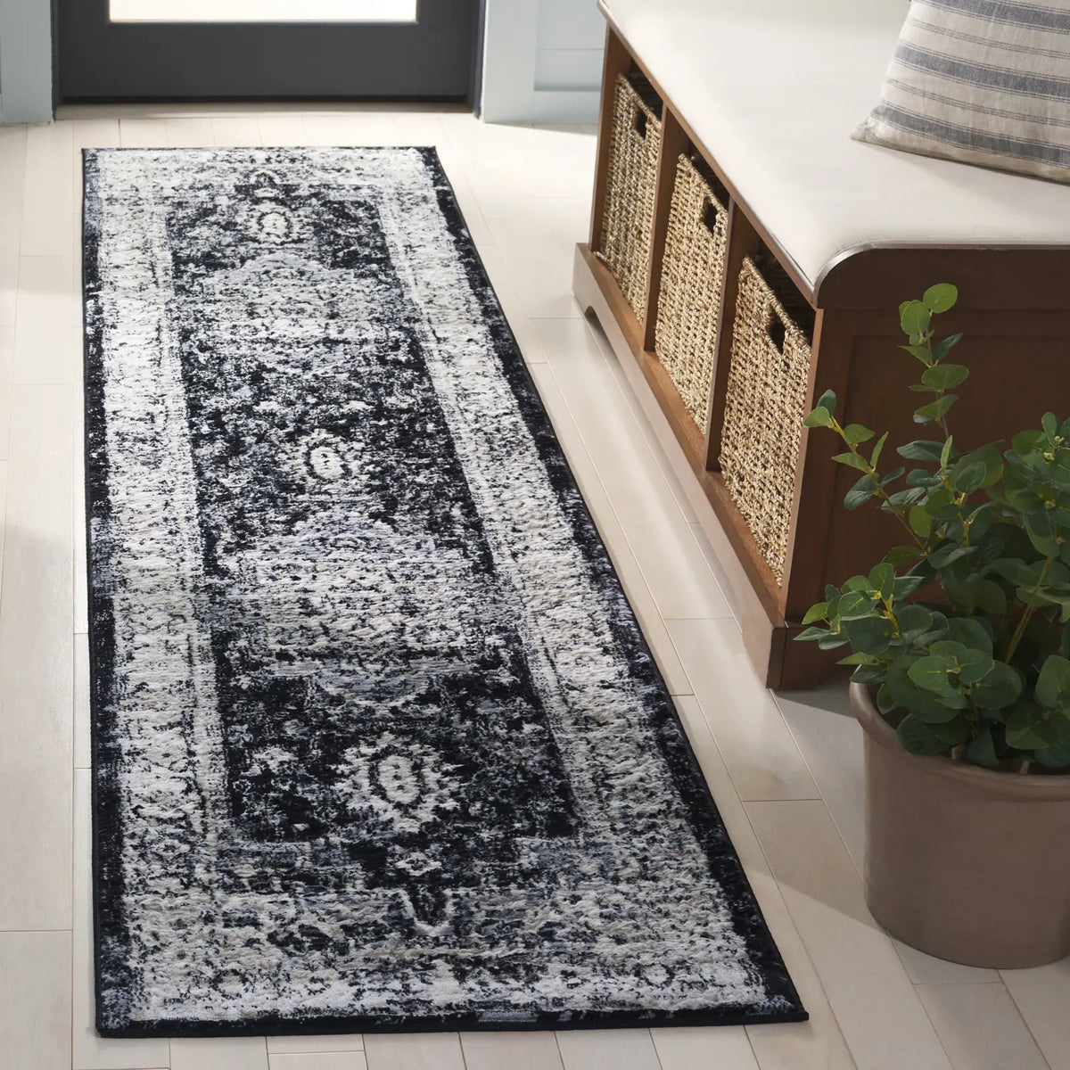 Safavieh Brentwood 2'-0" x 8'-0" Rug in Black / Grey