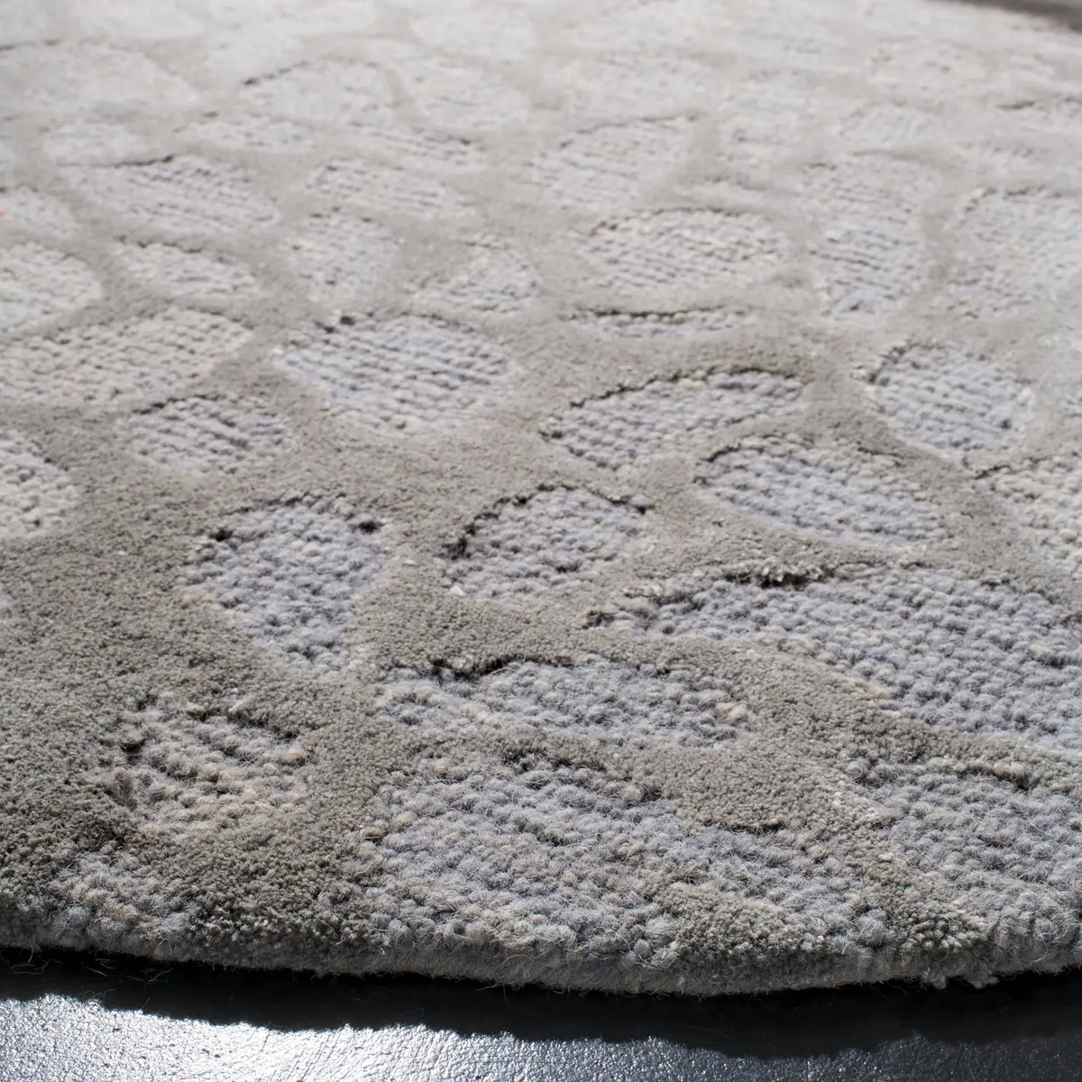 Safavieh Blossom 6'-0" x 6'-0" Rug in Grey / Grey
