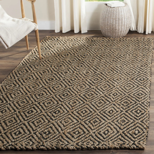 Safavieh Natural Fiber 4'-0" x 6'-0" Rug in Natural / Black