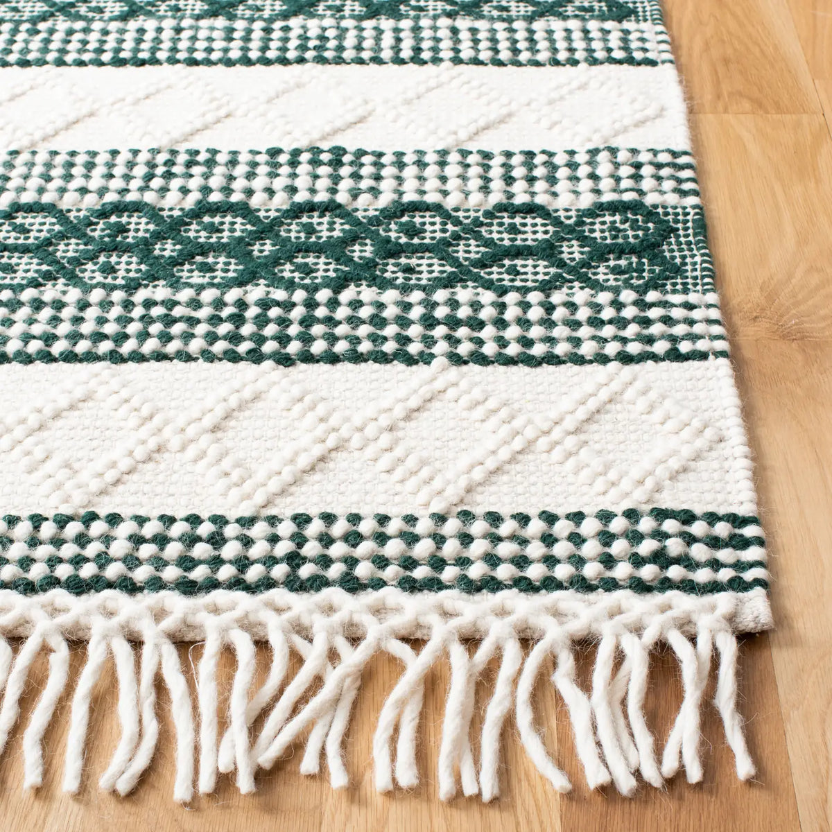 Safavieh Natura 4'-0" x 6'-0" Rug in Ivory / Green