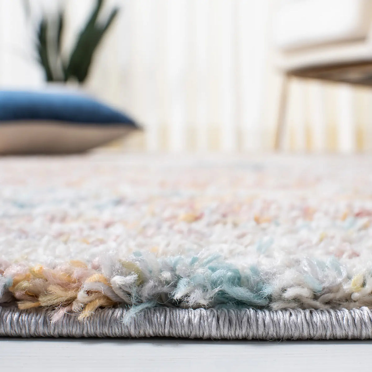 Safavieh Calista 4'-5" x 6'-5" Rug in Ivory / Beige