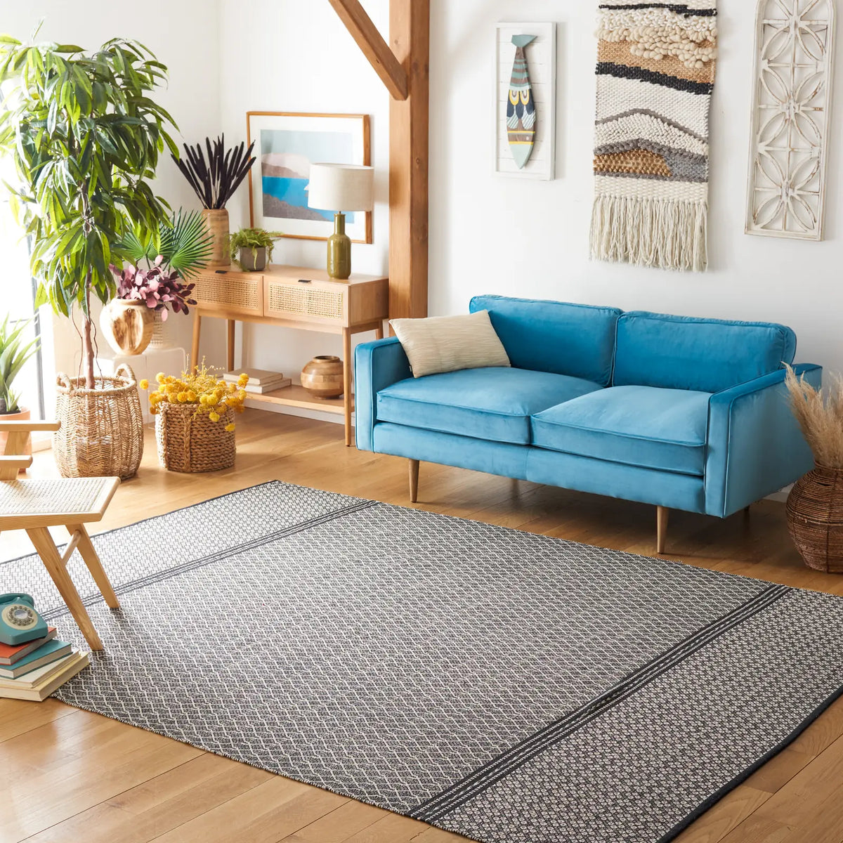 Safavieh Kilim 6'-0" x 9'-0" Rug in Black / Ivory