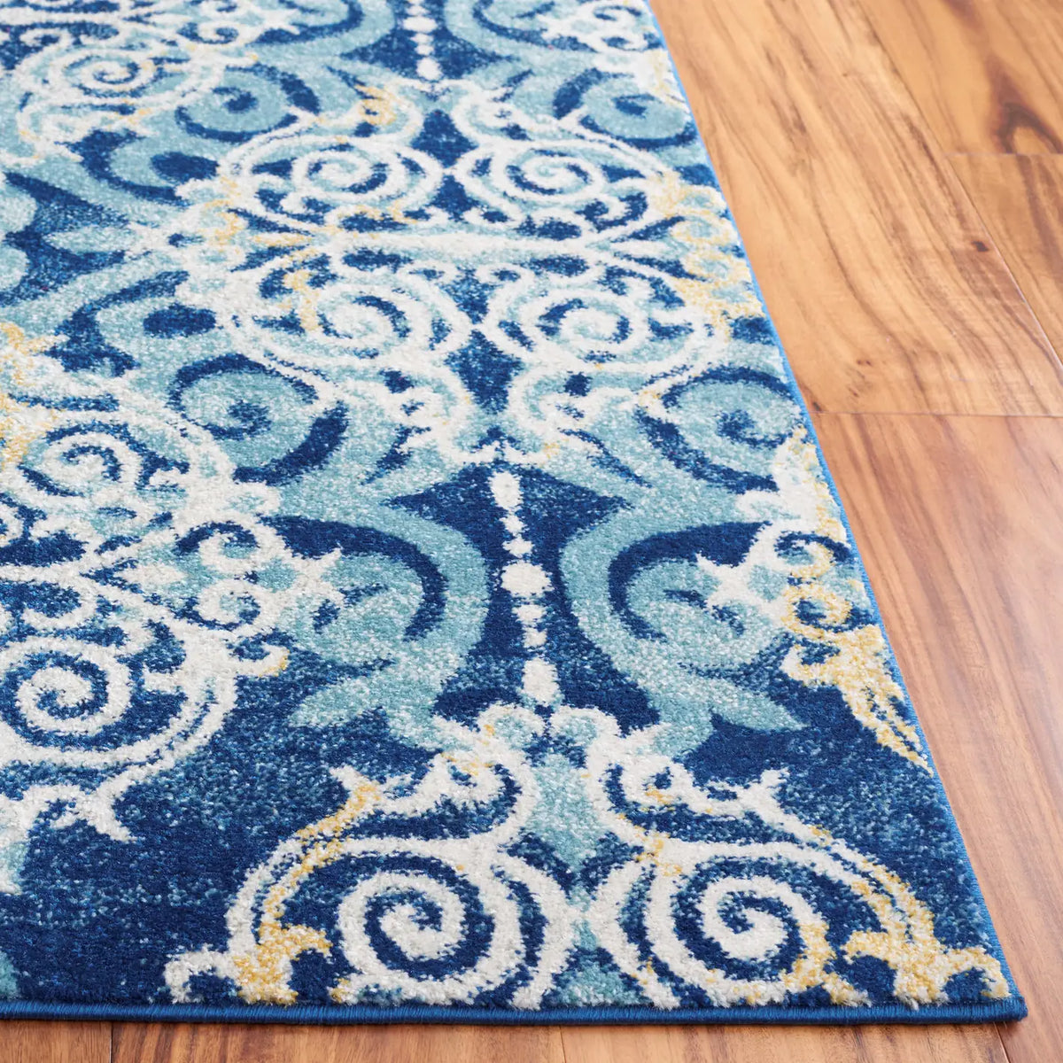 Safavieh Evoke 4'-0" x 6'-0" Rug in Royal / Light Blue