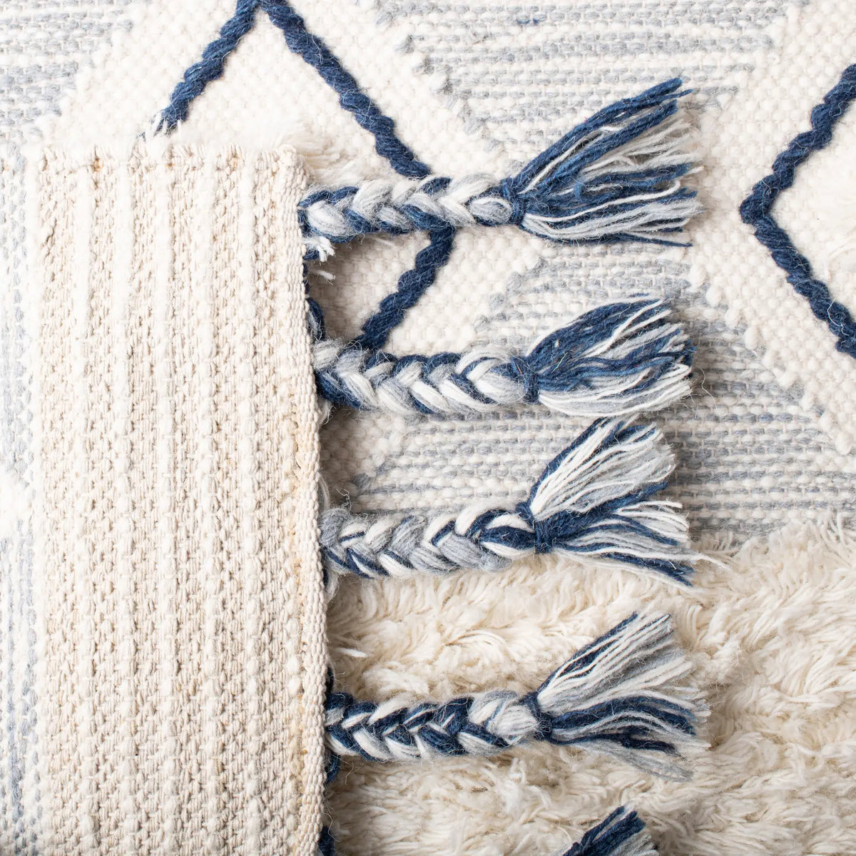 Safavieh Natura 4'-0" x 6'-0" Rug in Ivory / Blue