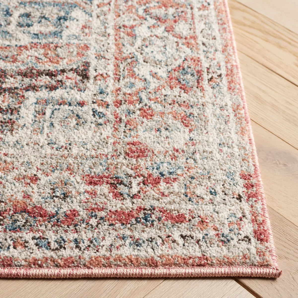 Safavieh Vintage Tabriz 4'-0" x 6'-0" Rug in Rust / Blue