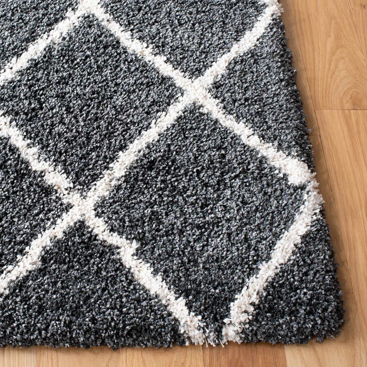 Safavieh Hudson Shag 4'-0" x 6'-0" Rug in Dark Grey / Ivory