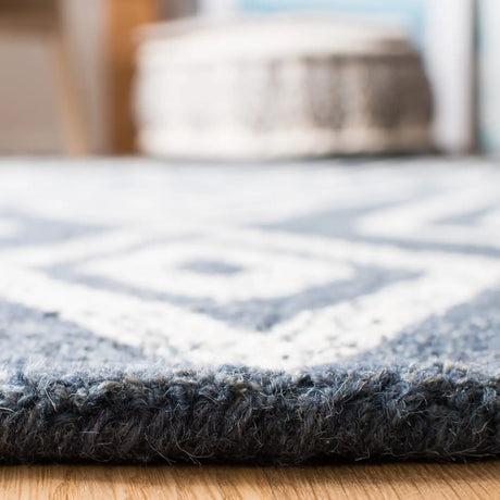 Safavieh Micro-Loop 5'-0" x 8'-0" Rug in Navy / Blue