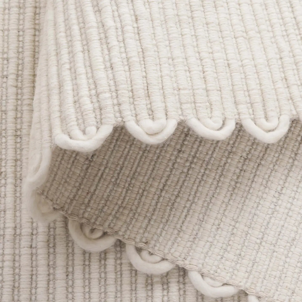 Safavieh Montauk 4'-0" x 6'-0" Rug in Ivory