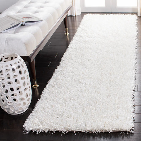 Safavieh Shag 2'-3" x 6'-0" Rug in Off White / Off White