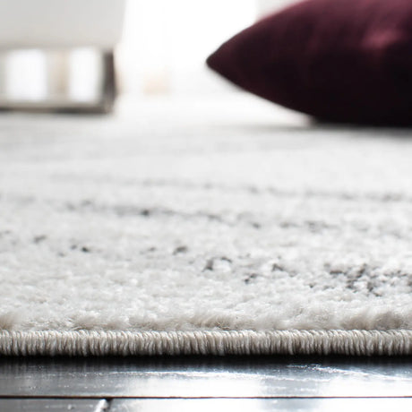 Safavieh Adirondack 4'-0" x 6'-0" Rug in Ivory / Grey