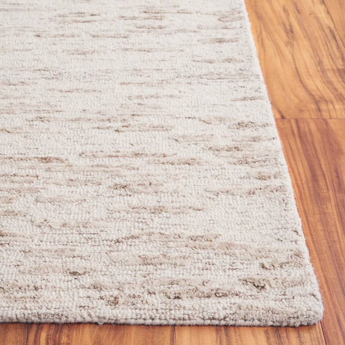 Safavieh Ebony 4'-0" x 6'-0" Rug in Ivory / Light Brown