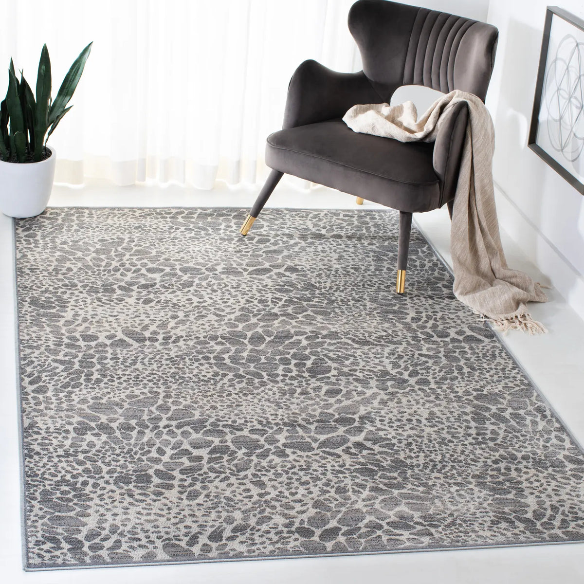 Safavieh Atlas 4'-0" x 6'-0" Rug in Ivory / Grey