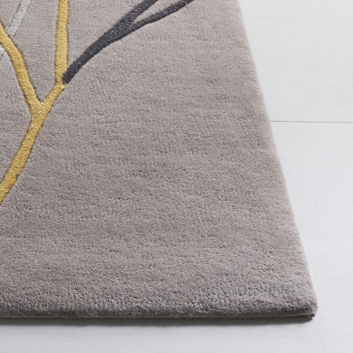 Safavieh Soho 5'-0" x 8'-0" Rug in Grey