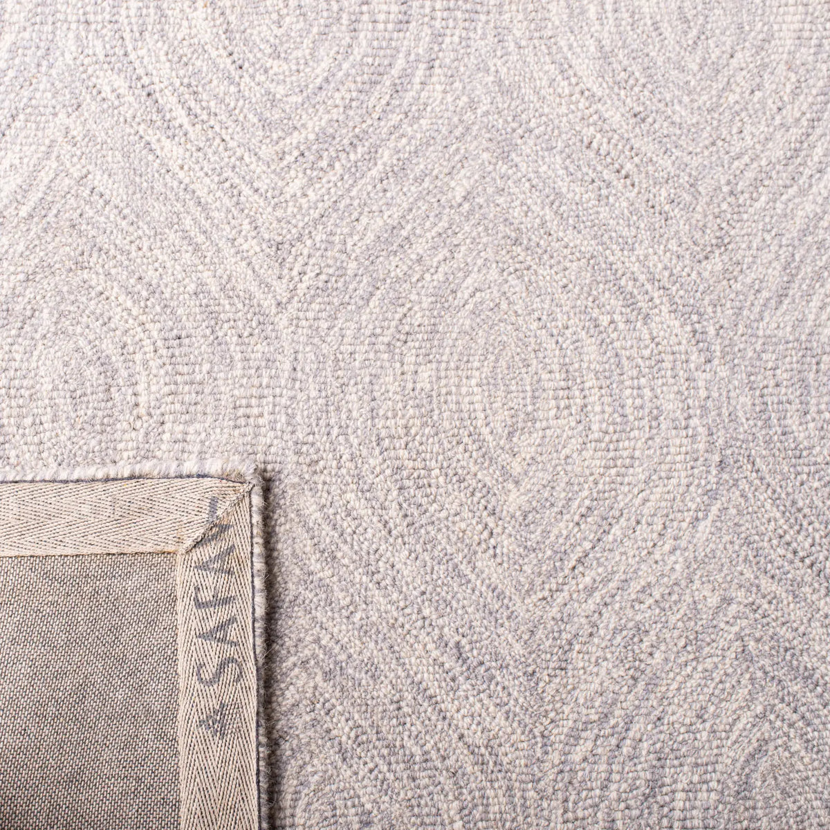 Safavieh Micro-Loop 5'-0" x 8'-0" Rug in Silver / Ivory