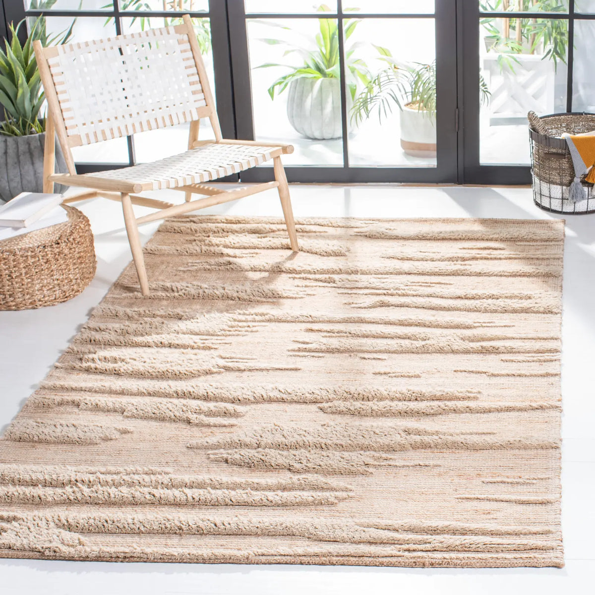 Safavieh Casablanca 4'-0" x 6'-0" Rug in Natural