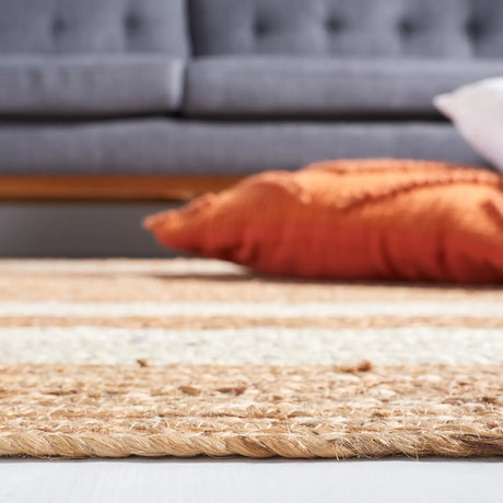 Safavieh Natural Fiber 4'-0" x 6'-0" Rug in Ivory / Natural