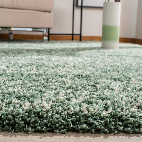 Safavieh Hudson Shag 4'-0" x 6'-0" Rug in Green / Ivory