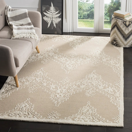 Safavieh Manchester 5'-0" x 8'-0" Rug in Beige / Ivory