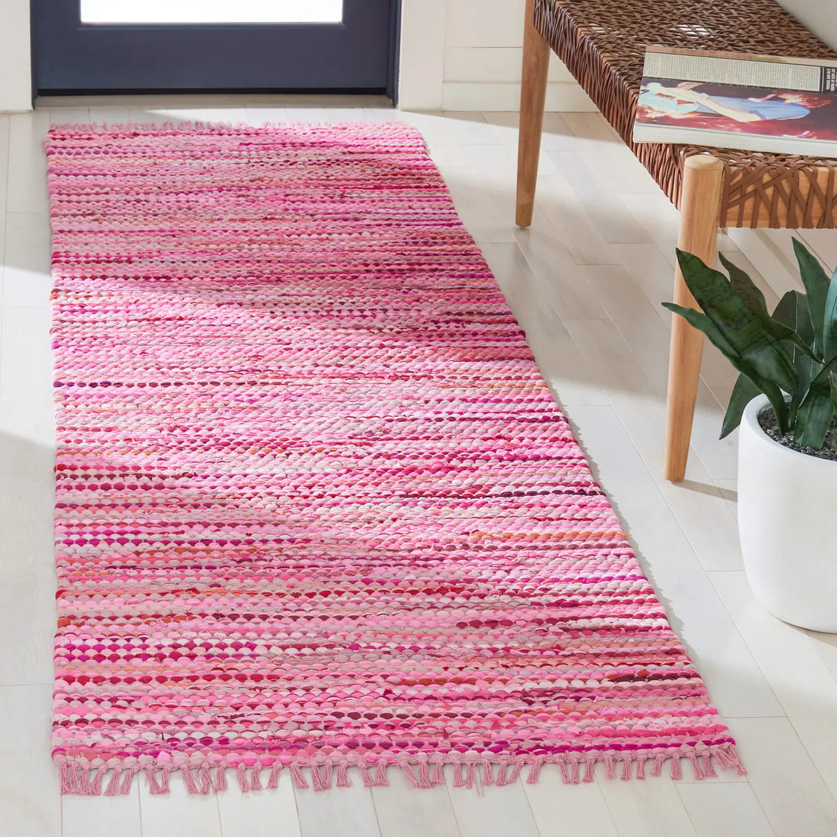 Safavieh Montauk 2'-3" x 8'-0" Rug in Pink