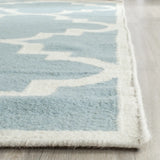 Safavieh Dhurries 4'-0" x 6'-0" Rug in Light Blue / Ivory