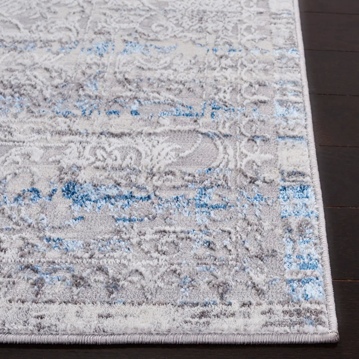 Safavieh Amelia 4'-5" x 6'-5" Rug in Grey / Blue