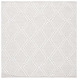 Safavieh Kilim 6'-0" x 6'-0" Rug in Light Grey / Ivory