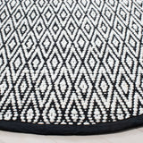 Safavieh Montauk 6'-0" x 6'-0" Rug in Ivory / Black