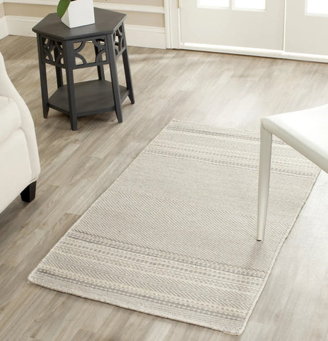 Safavieh Kilim 2'-0" x 3'-0" Rug in Grey / Ivory