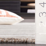 Safavieh Fifth Avenue 4'-0" x 6'-0" Rug in Natural / Ivory