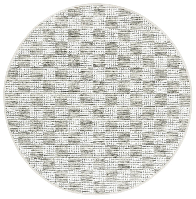 Safavieh Montauk 6'-0" x 6'-0" Rug in Green / Ivory