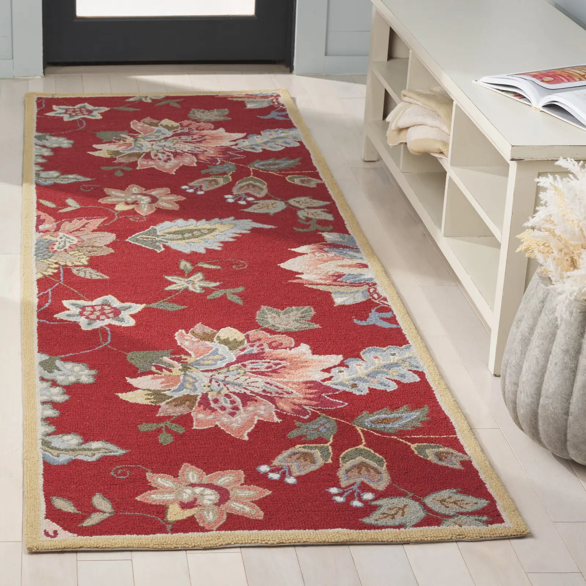 Safavieh Chelsea 2'-6" x 8'-0" Rug in Red