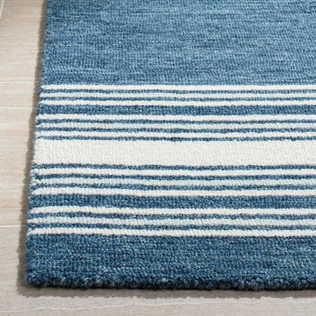 Safavieh Metro 4'-0" x 6'-0" Rug in Blue / Ivory