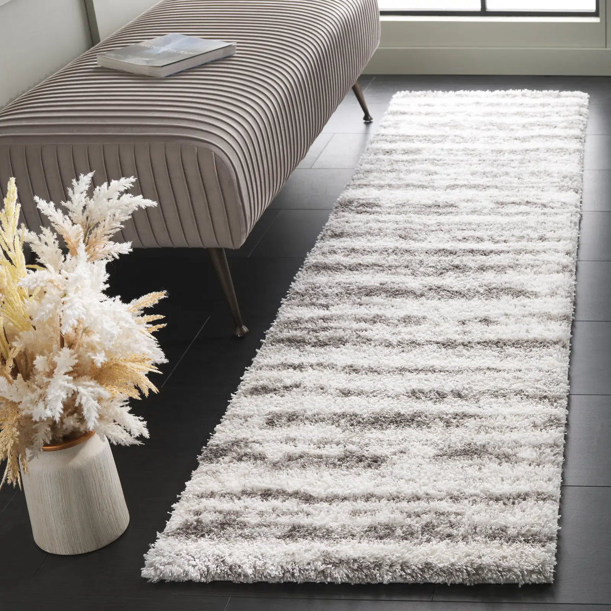 Safavieh Tahoe Shag 2'-0" x 8'-0" Rug in Ivory / Dark Grey