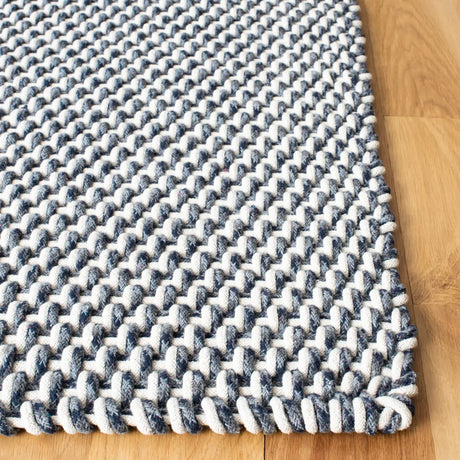 Safavieh Salem 4'-0" x 6'-0" Rug in Dark Blue