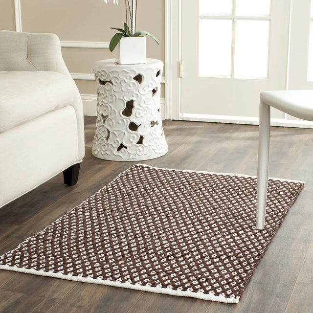 Safavieh Boston 2'-6" x 4'-0" Rug in Brown