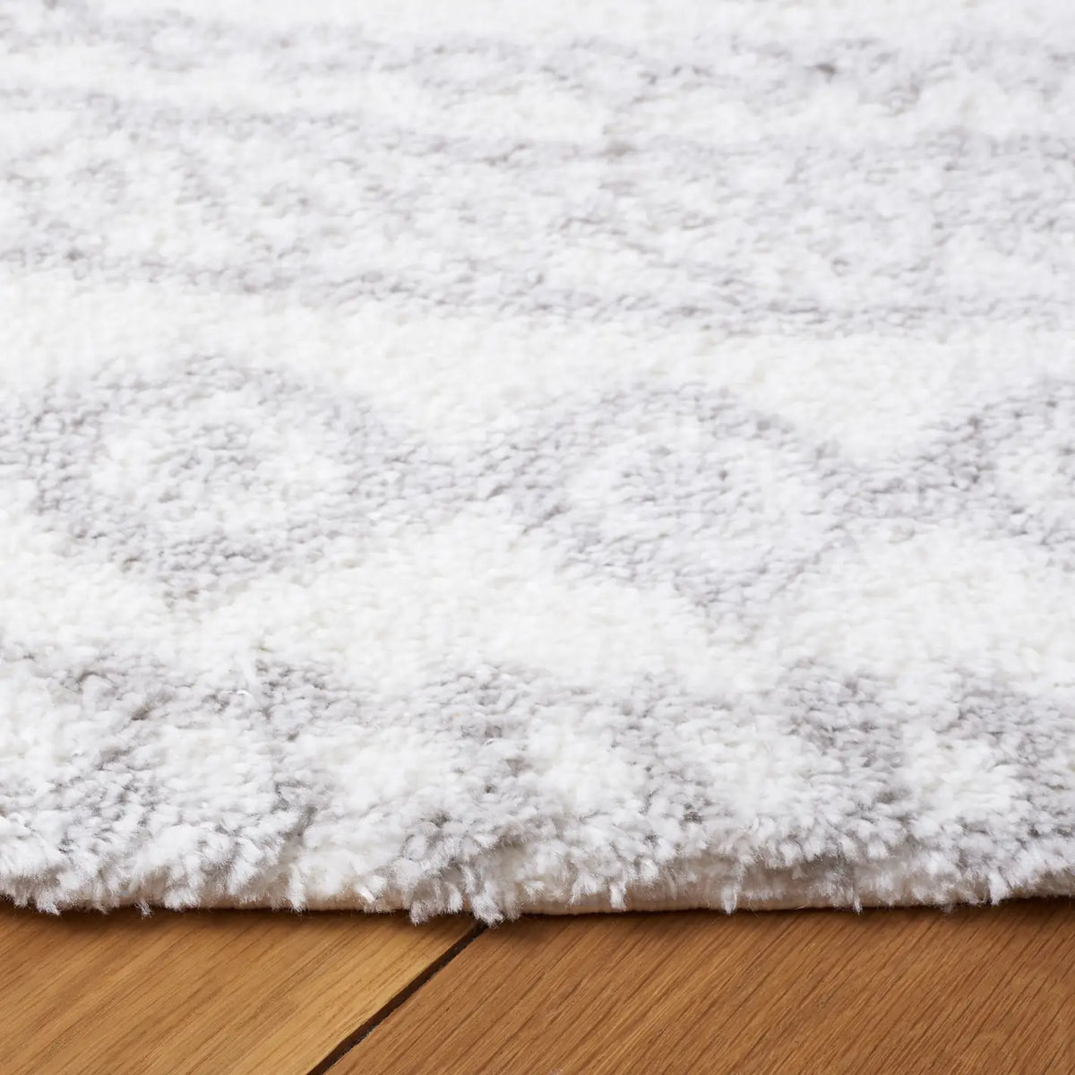 Safavieh Berber Shag 7'-0" x 7'-0" Rug in Ivory / Grey