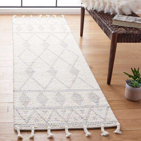Safavieh Casablanca 2'-3" x 8'-0" Rug in Ivory / Grey
