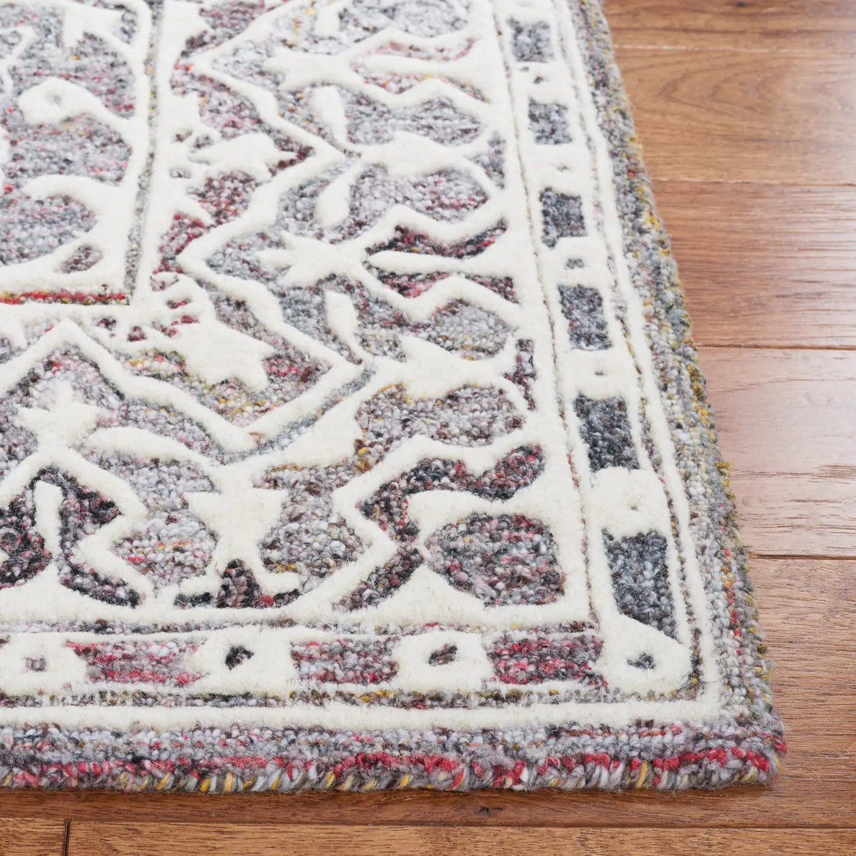 Safavieh Metro 4'-0" x 6'-0" Rug in Red / Ivory