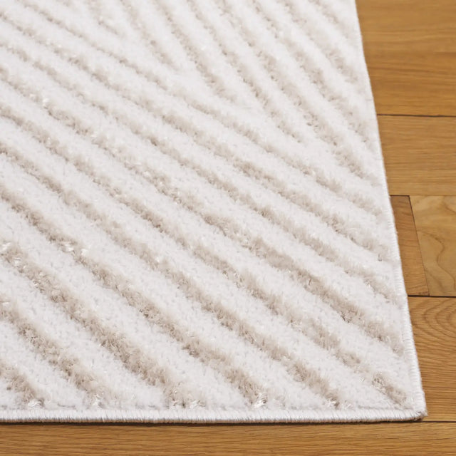 Safavieh Maya 4'-0" x 6'-0" Rug in Ivory