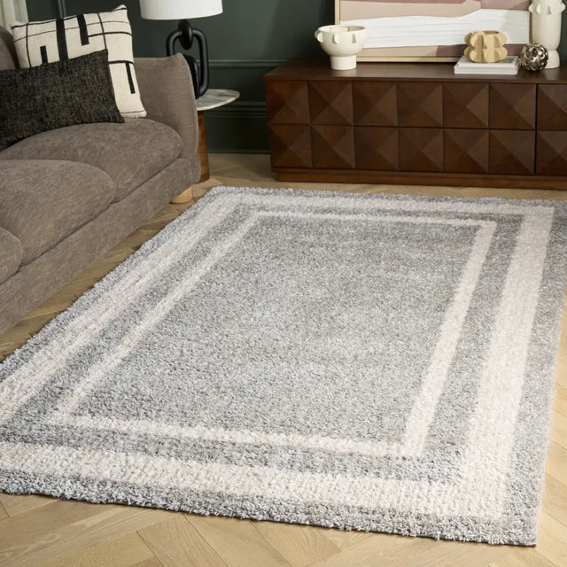 Safavieh Gemma Shag 5'-3" x 7'-6" Rug in Grey / Ivory