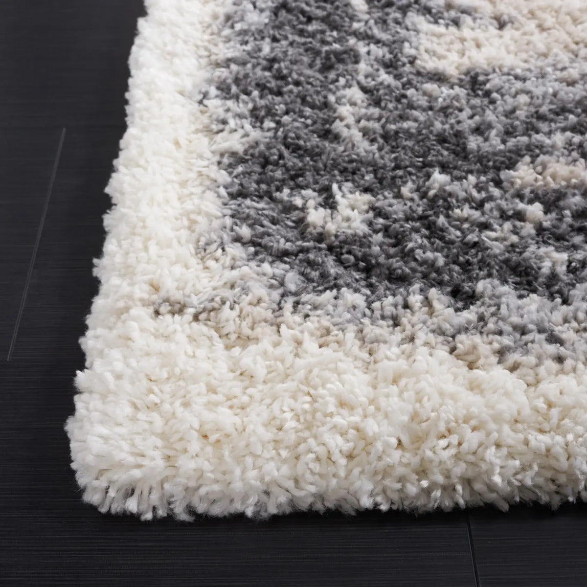 Safavieh Fontana Shag  800 4'-0" x 6'-0" Rug in Ivory / Grey